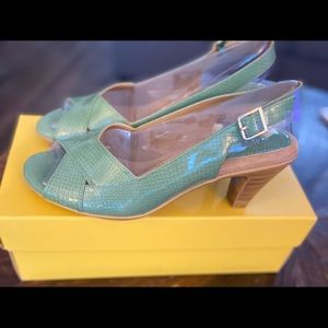 Soft spots Naveah mint, size 10N, slingback sandal